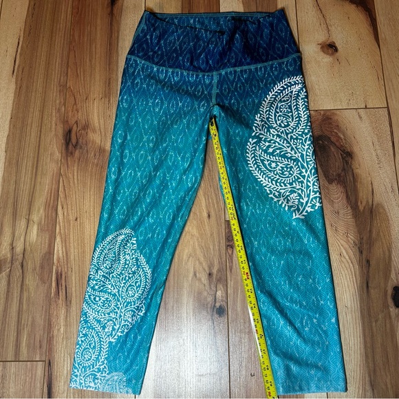 Inner Fire Yoga Capris - Picture 2 of 6